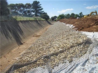 ملامح الجدران الاستنادية Graben